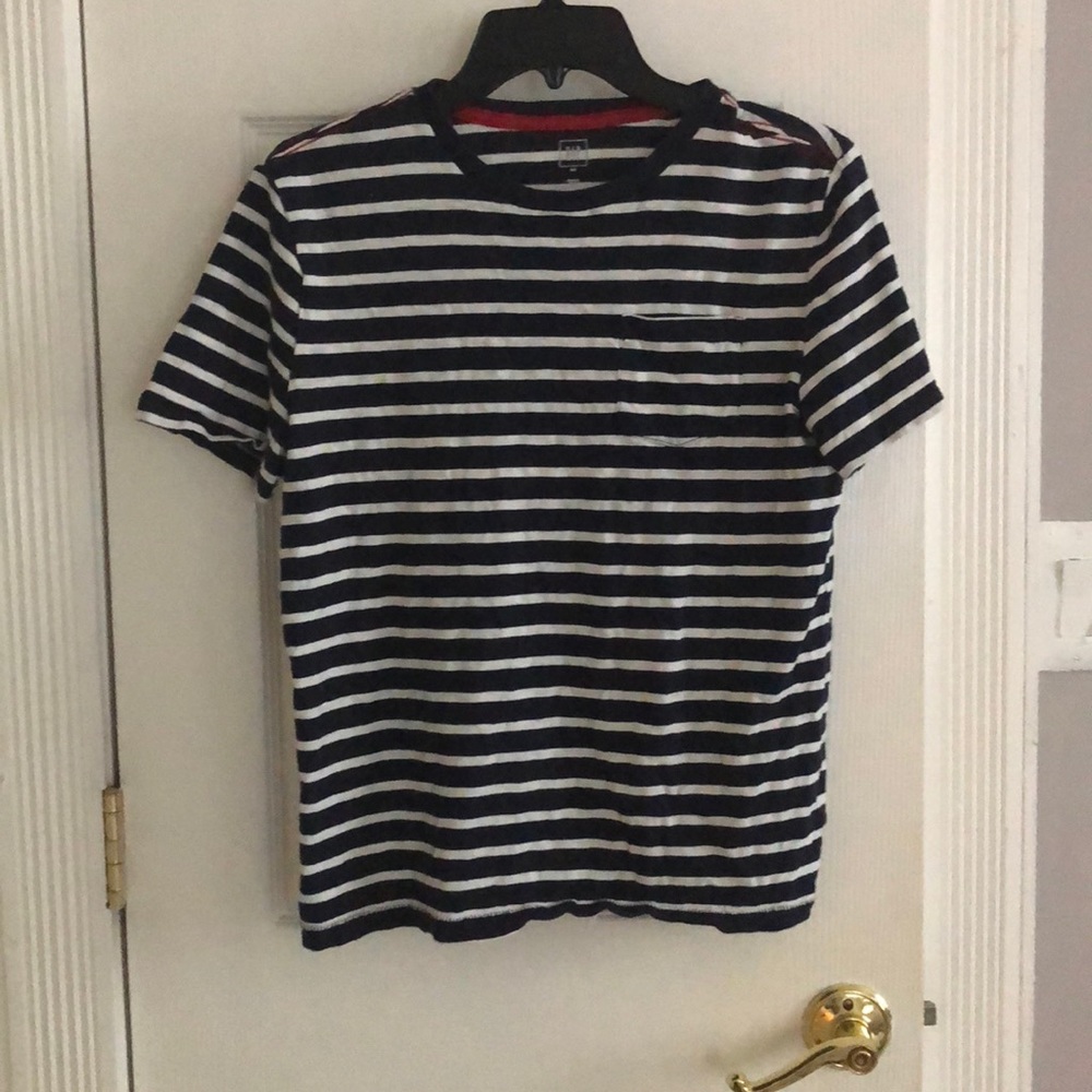 Gap Black and White T-shirt